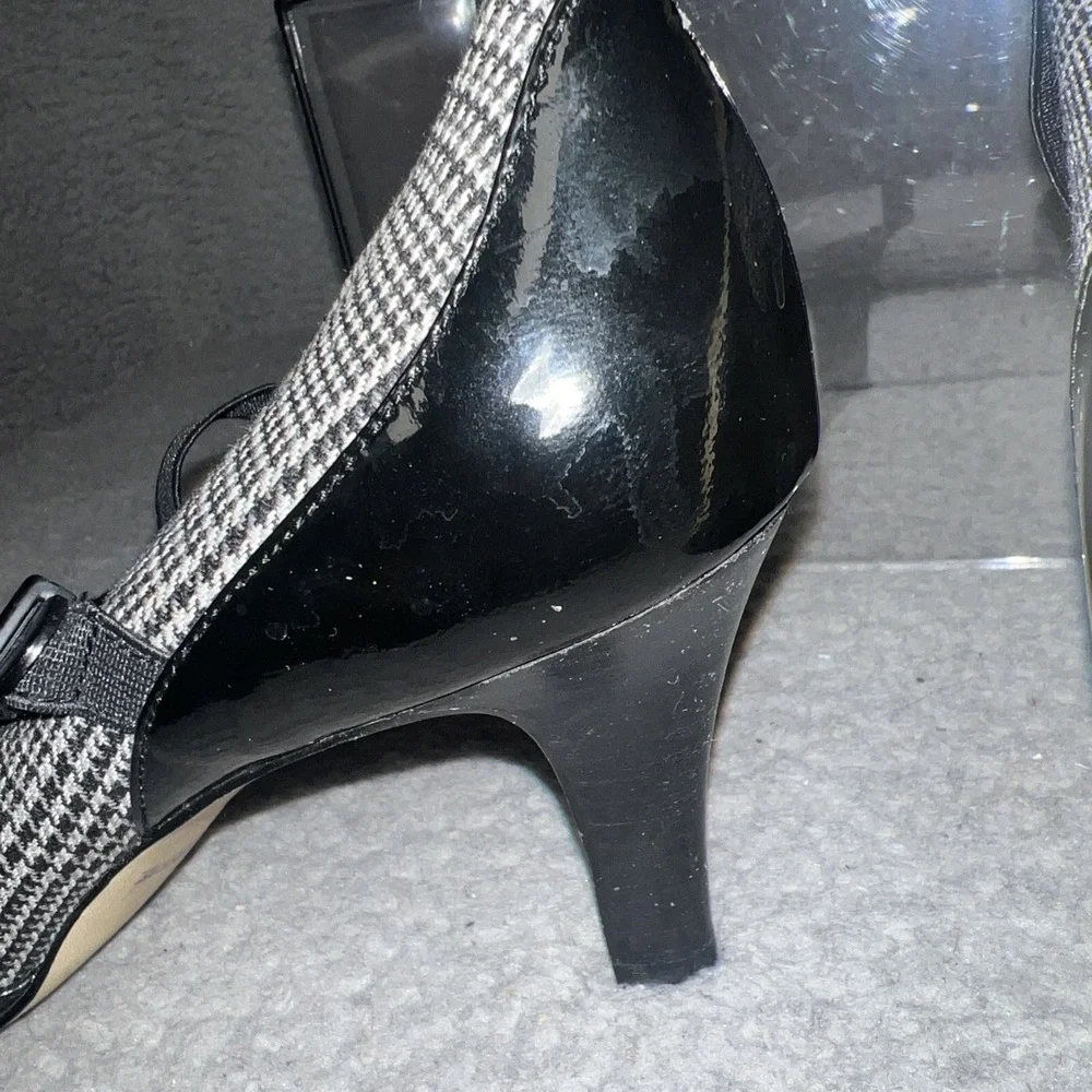 Circa Joan David Heels Women's Sz 8.5 Black‎ Patent Houndstooth T Strap Sandals